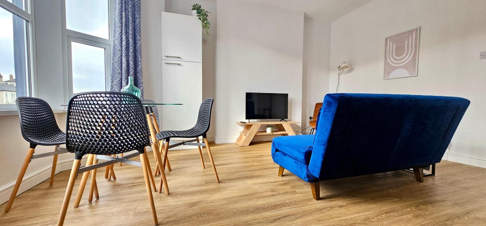 Harlequin Apartments By Switchback Stays Cardiff Room photo
