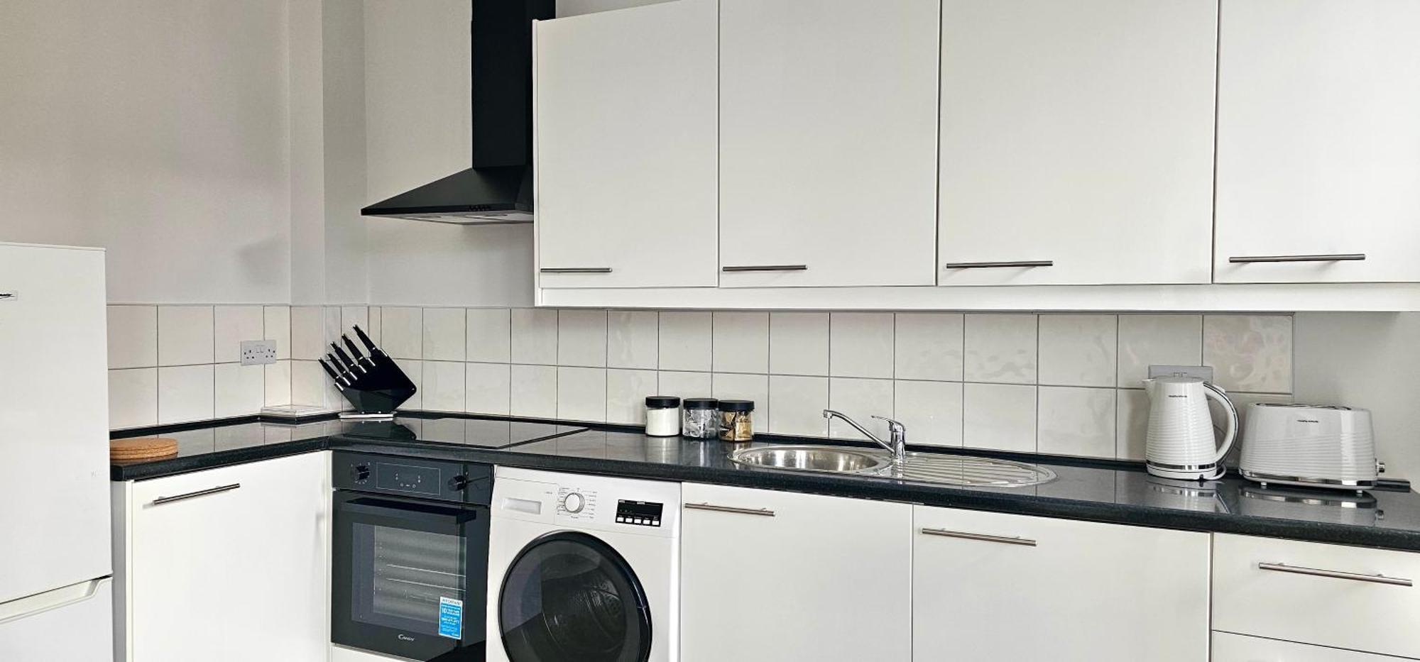 Harlequin Apartments By Switchback Stays Cardiff Room photo