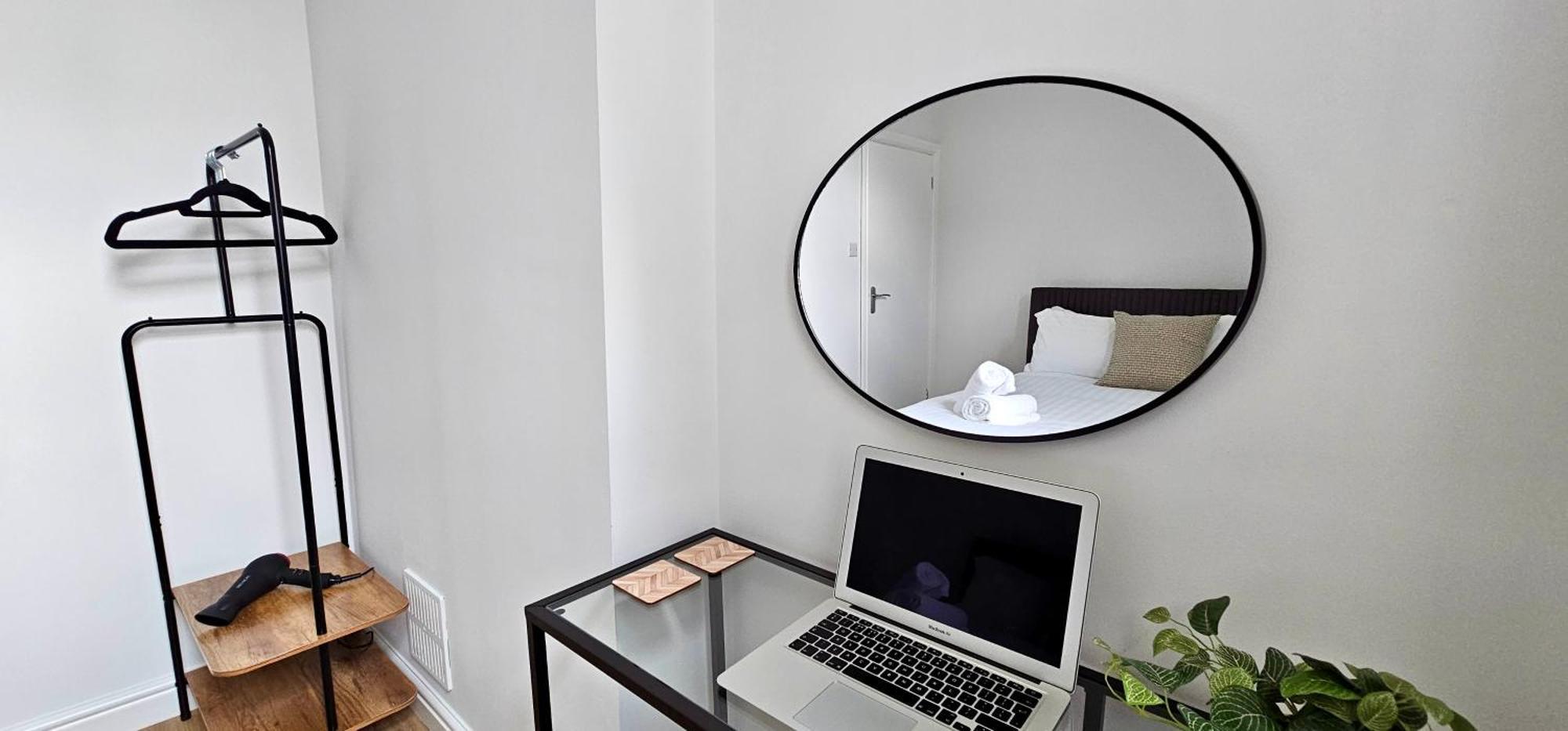 Harlequin Apartments By Switchback Stays Cardiff Room photo