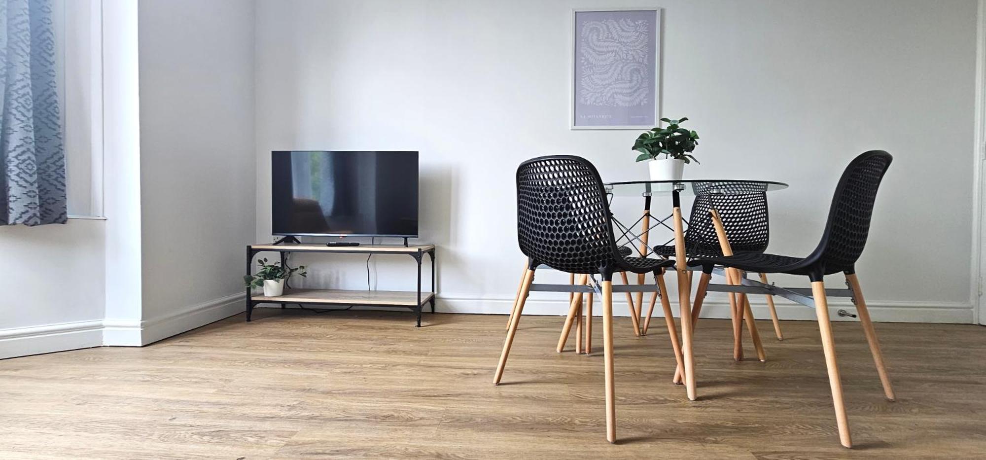 Harlequin Apartments By Switchback Stays Cardiff Room photo