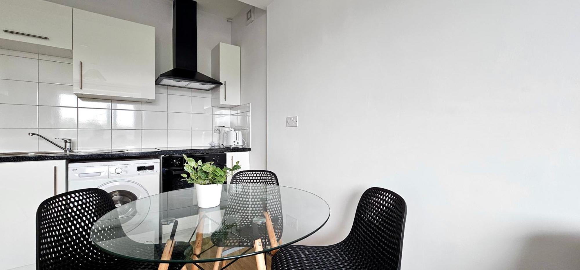 Harlequin Apartments By Switchback Stays Cardiff Room photo