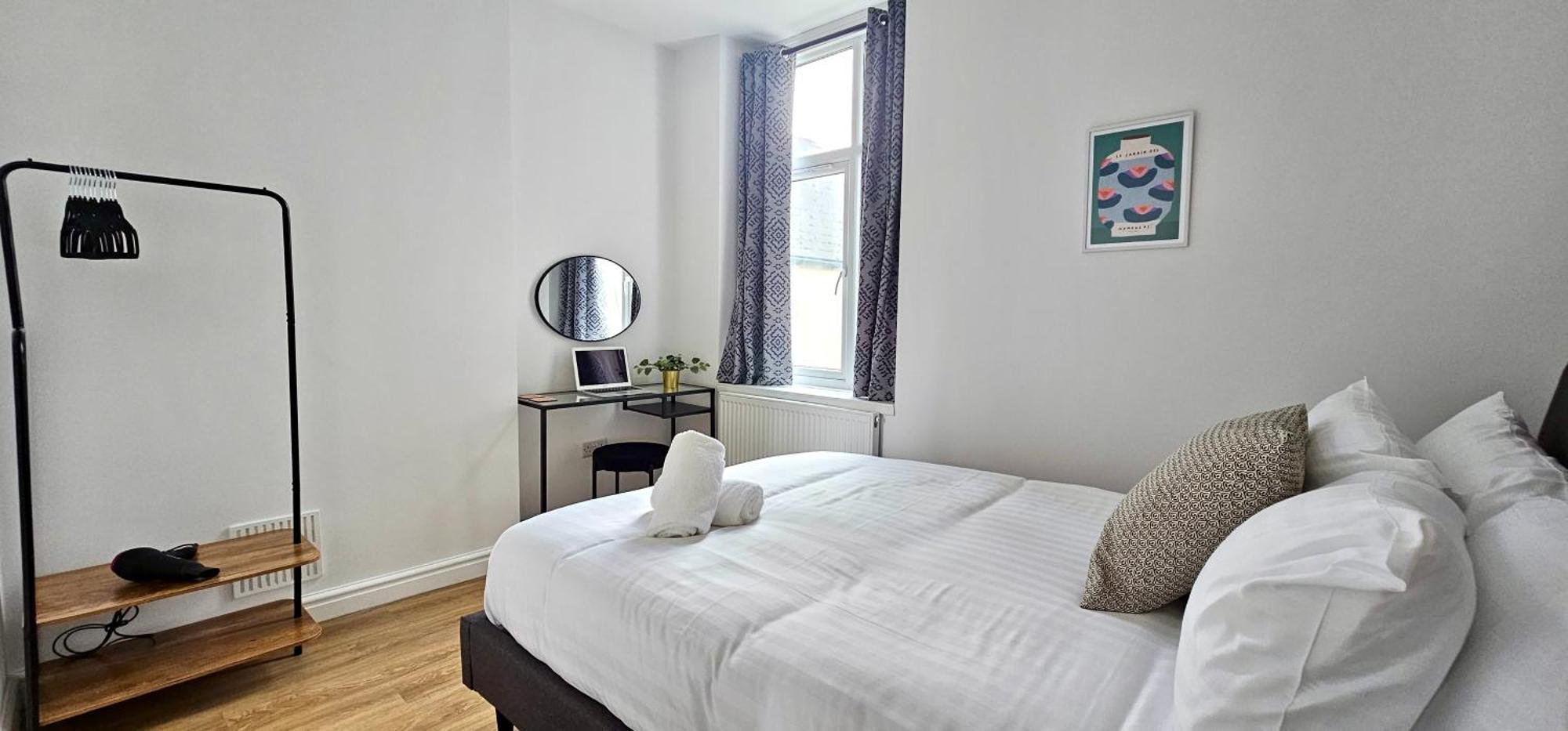 Harlequin Apartments By Switchback Stays Cardiff Room photo