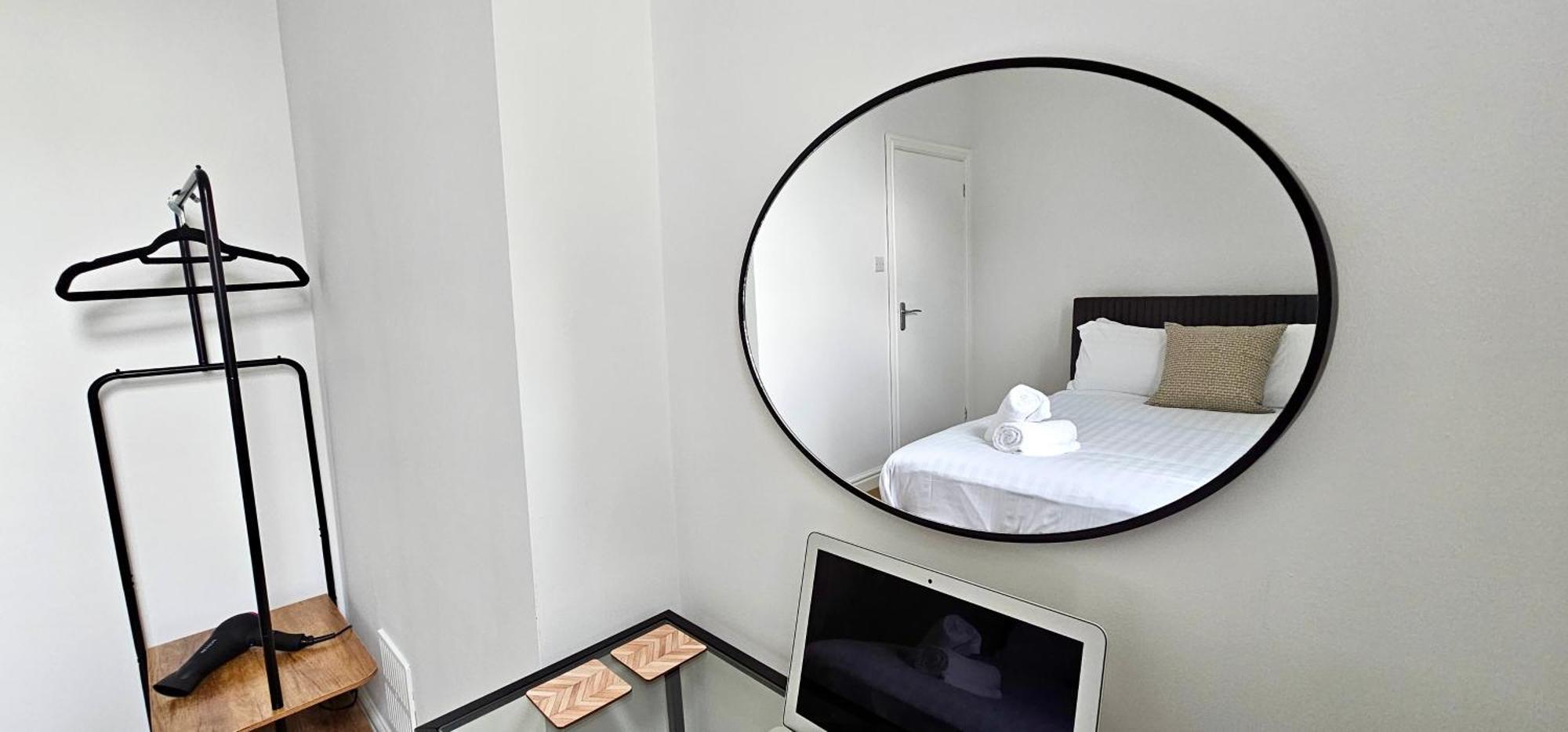 Harlequin Apartments By Switchback Stays Cardiff Room photo