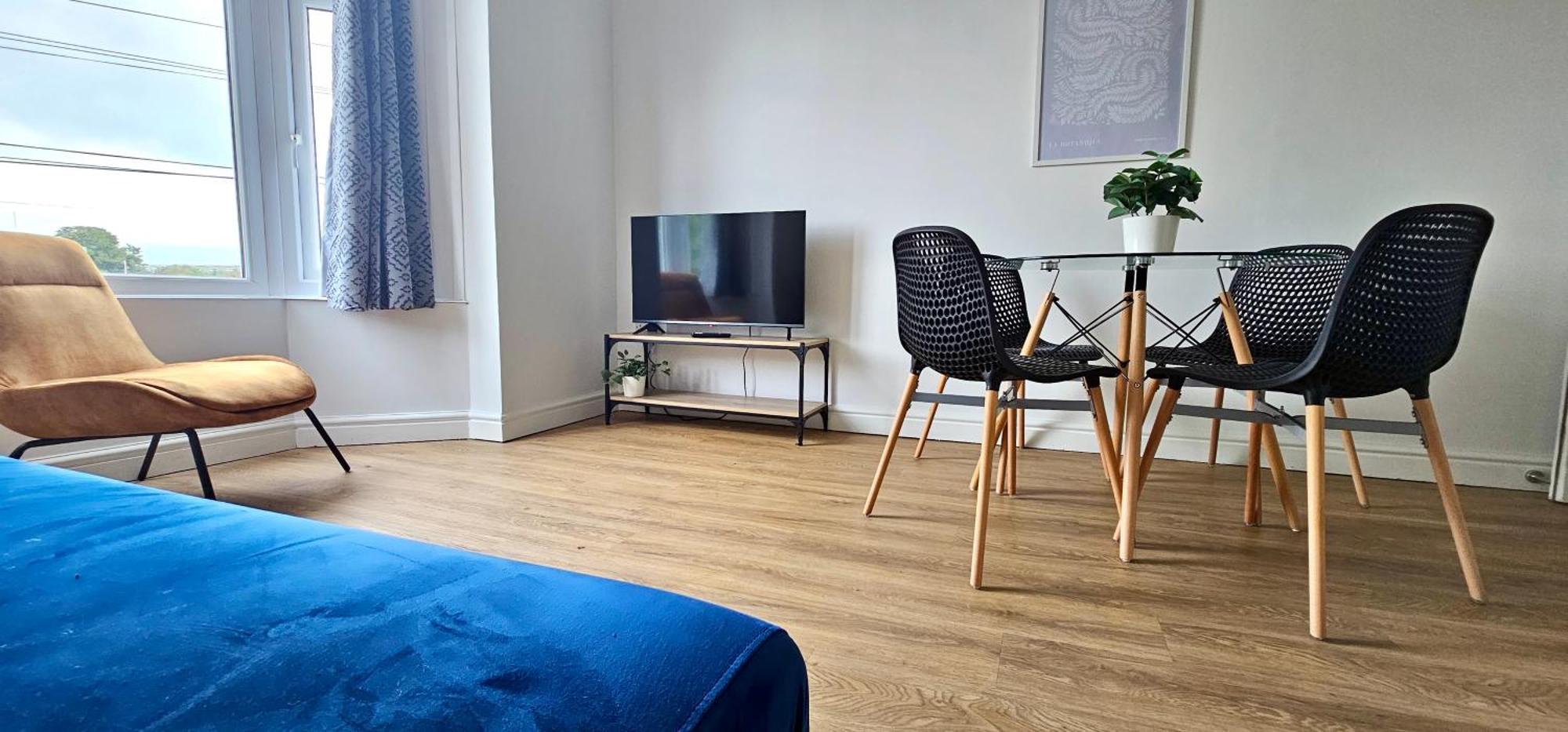 Harlequin Apartments By Switchback Stays Cardiff Room photo