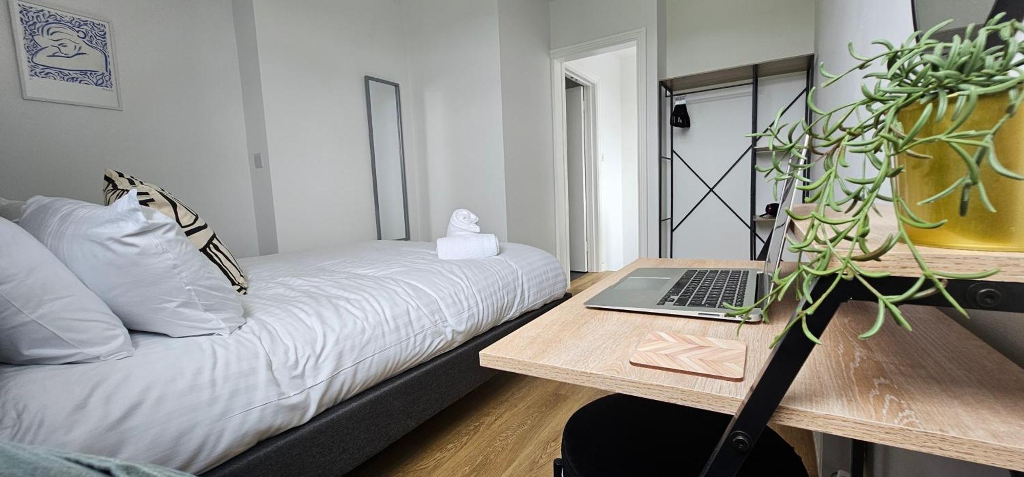 Harlequin Apartments By Switchback Stays Cardiff Room photo